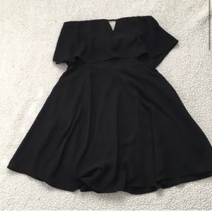 Little black dress, perfect for any ocasión.